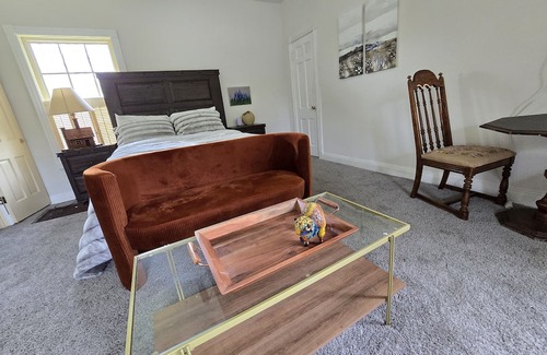 Sherman Cottage | Oasis In The Suburbs