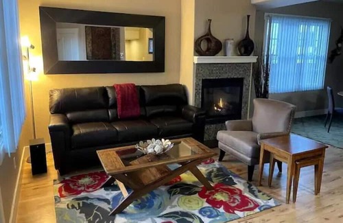 Golden House | Heart of Golden: 3BR with Garage