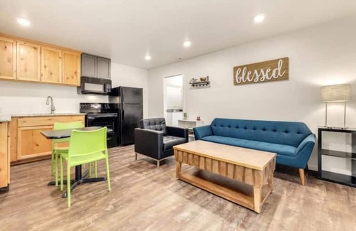 Mountainburg House | Bigfoot Hideout - Hotel amenities with a social vibe! Almasty room #3