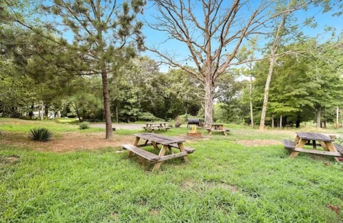 Mountainburg House | Bigfoot Hideout - Hotel amenities with a social vibe! Almasty room #3