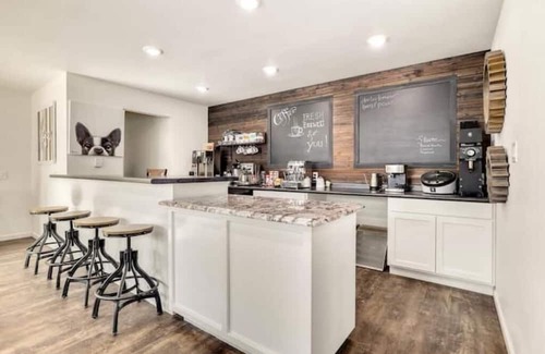 Winslow House | Bigfoot Hideout -Hotel amenities with a social vibe! Wendigo room #6