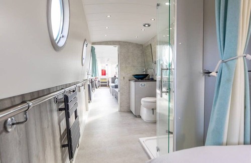 Loughborough Boat Rental | The Jubilee Narrow Boat