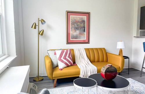 Mount Auburn Apartment | Sleepover: Vivid 1BD/1BA + Gym -Cincinnati