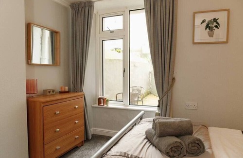 Llandudno Apartment | Seaside Charm: 1BR Coastal Retreat in Wales
