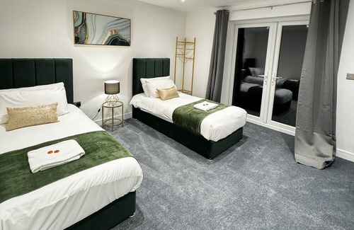 Ashford Apartment | Heathrow Convenience Haven