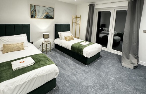 Ashford Apartment | Heathrow Convenience Haven