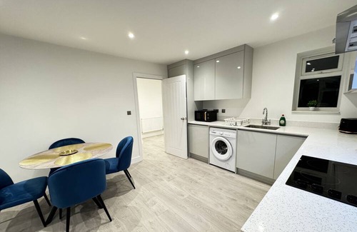 Ashford Apartment | Cozy Stay Near Heathrow Airport