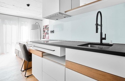 Berg Apartment | Livisit Bergpartment 24 - Doppelbettzimmer 27 qm - mit Küchenzeile und Bad