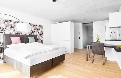 Berg Apartment | Livisit Bergpartment 24 - Doppelbettzimmer 27 qm - mit Küchenzeile und Bad