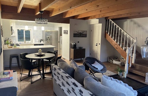 Wrightwood Cabin | Scandinavian Style Cabin: Near Downtown Wrightwood & Mountain High Ski Resort