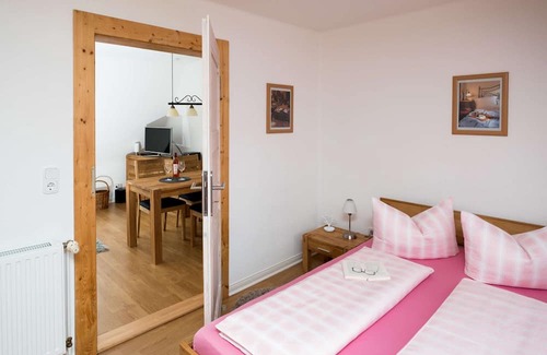 Goslar Apartment | Apartment 'Ferienwohnung Hellmann Groß' with Private Terrace, Private Garden and Wi-Fi