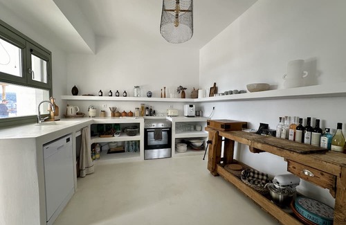 Agios Georgios Villa | Bougainvillea House