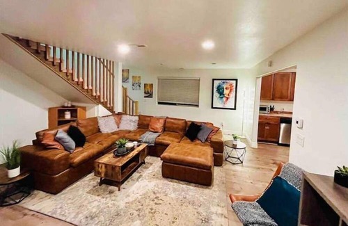 The Village Cabin | Cheerful 4 bedroom cabin with hot tub & lounge