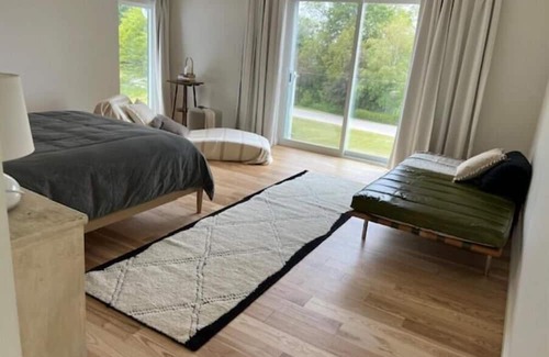 Southampton House | A Wave From it All