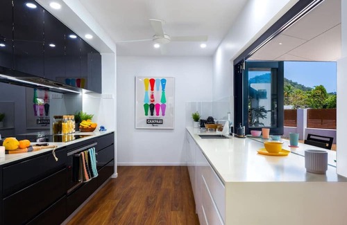 Trinity Park House | Luxury Sunny Oasis: Pool, SUV Hire, Near Marina