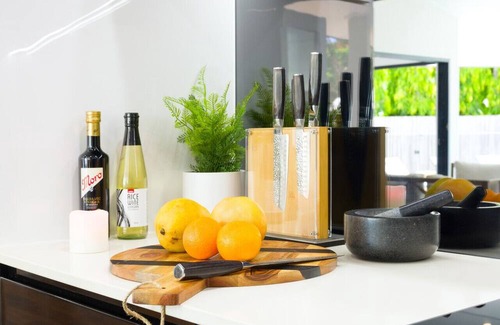 Trinity Park House | Luxury Sunny Oasis: Pool, SUV Hire, Near Marina