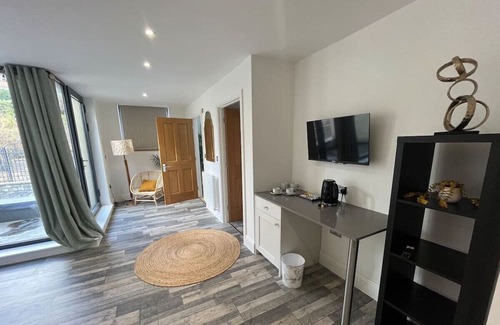 Penarth House | Beachfront Balcony Oasis Room