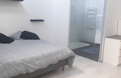 Croixanvec House | Homerez - Spacious house for 8 ppl. with swimming-pool, jacuzzi and terrace