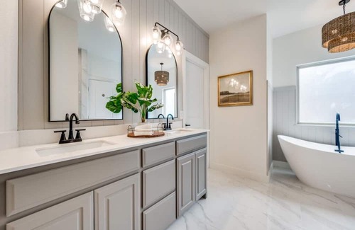 Krugerville House | Gorgeous 4bed/3.5 bath in desirable area of Aubrey! Close to all wedding venues!