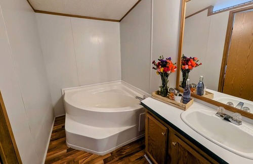 Keith County House | NEW! Cozy 3 Bedroom, Near i80, 107 LnL