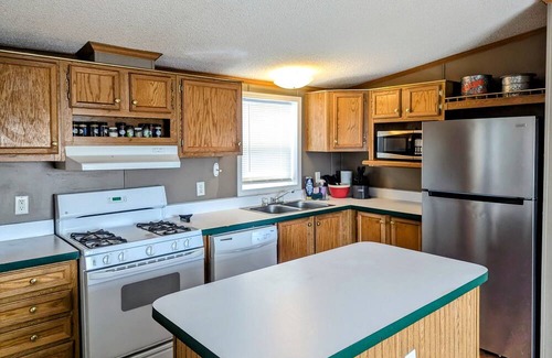 Keith County House | NEW! Cozy 3 Bedroom, Near i80, 107 LnL