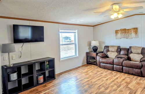 Keith County House | NEW! Cozy 3 Bedroom, Near i80, 107 LnL