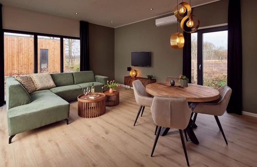 Lattrop House | The Amalia 4 Eco is a luxurious holiday home with a private sauna, a spacious living room, open kitchen, two bedrooms and a spacious patio.