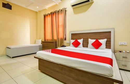 Phagwara Hotel | Super OYO Collection O Hotel White Prime