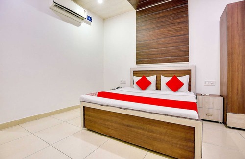 Phagwara Hotel | Super OYO Collection O Hotel White Prime