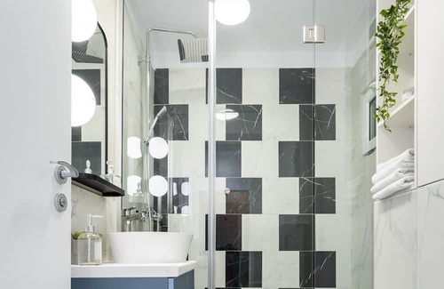 Bucharest City-Centre Apartment | Qult The Architect
