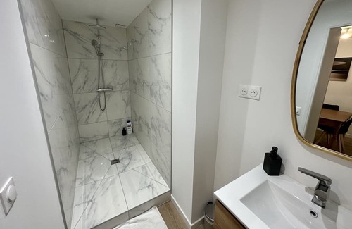 Centre Erlon Apartment | Mascate, Appartement Avec Extérieur en Hyper-centre de Reims