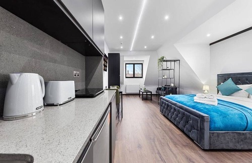 Golders Green Apartment | Luxury Spacious 2 person Suite in North London