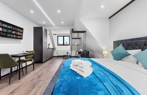 Golders Green Apartment | Luxury Spacious 2 person Suite in North London