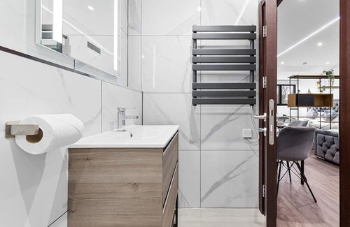 Golders Green Apartment | Modern Spacious Suite Sleeps 4 in Central London