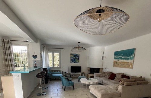 Cap-d'Antibes Villa | Villa à L'orée de Cap D'antibes. Plage, Vieil Antibes, Juan les Pins Tout à Pied