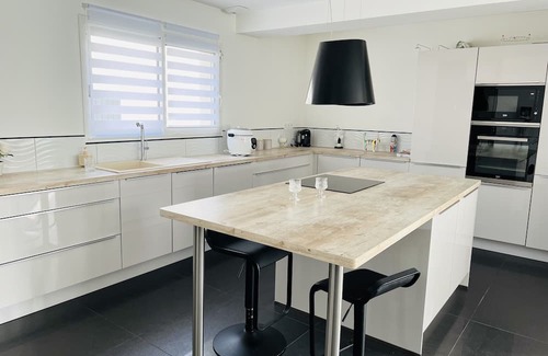 Fontaine-Etoupefour Villa | Villa Bella