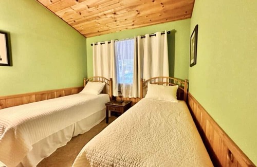 Campobello Cabin | Cozy Bear Den Cabin In Campobello SC