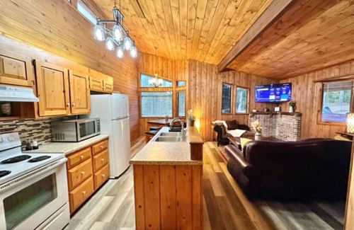Campobello Cabin | Cozy Bear Den Cabin In Campobello SC
