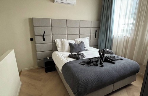 Ronse Hotel | Mezza Notte