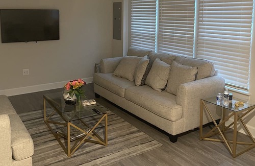 Lake Arbor House | Stunning home close to DC/NFL stadium/MGM Grand