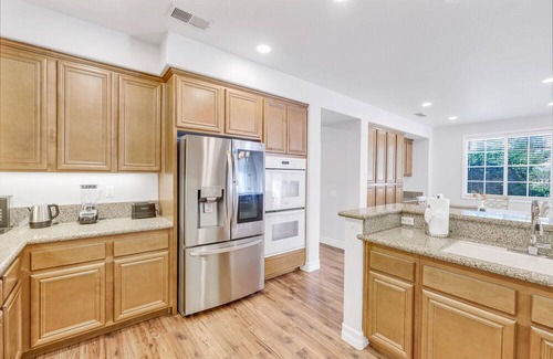 Eastvale House | 4B2.5B/Private Hot tub/Amazing pool/Private garden
