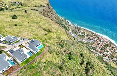 Prazeres House | Villa OceanAIR by Lovelystay