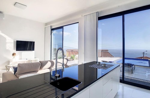 Estrela da Calheta House | Casa dos Amores by LovelyStay