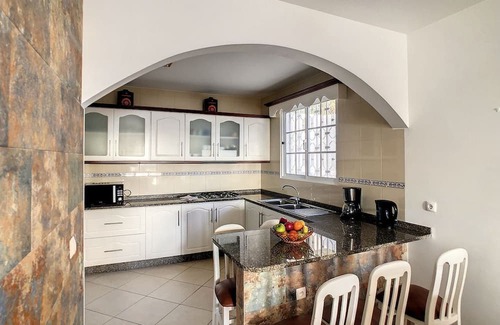 Paul do Mar House | Naya Beach House by LovelyStay