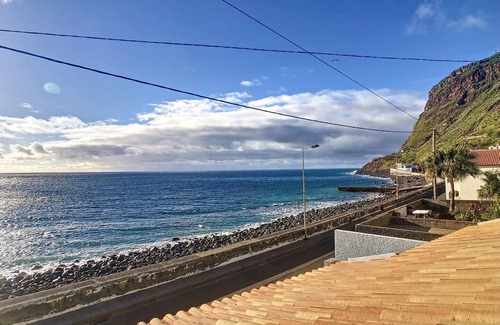 Paul do Mar House | Naya Beach House by LovelyStay