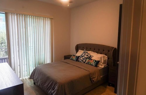 Warner Center Apartment | Luxury Designed 2 Bedrooms Part Hotel in Woodland Hills CA