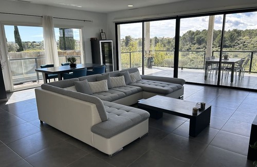 Juvignac Villa | Villa Contemporaine Avec vue sur la Garrigue, Piscine Chauffée et Jacuzzi