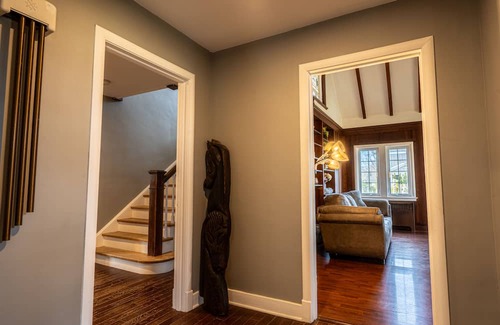 Niagara Falls Cottage | Waterfront Home surrounded by Nature & History; 7 mins away from waterfalls!