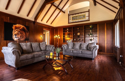 Niagara Falls Cottage | Waterfront Home surrounded by Nature & History; 7 mins away from waterfalls!