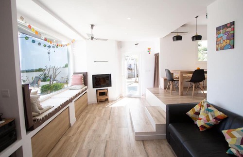 El Castell de Montornes Villa | Tropical Oasis Costa Dorada with private pool
